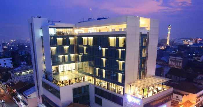 Bangunan Pasar Baru Square Hotel Bandung Powered by Archipelago