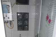 In-room Bathroom Afton Homestay Sikunir