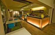 Bar, Kafe, dan Lounge 6 Riverside Boutique Hotel & Cafe 