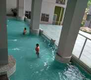 Swimming Pool 4 Azhimah Rooms At Jatinangor Near IPDN