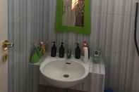 In-room Bathroom Villa Vandrelie Mansion Kota Bunga Puncak