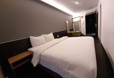 Kamar Tidur 7 Hotel Pantes Simpang Lima Semarang
