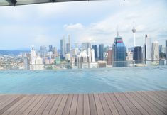 Swimming Pool 4 KL Skyline Hostel & Rooftop Infinity Skypool
