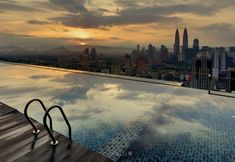 Swimming Pool 5 KL Skyline Hostel & Rooftop Infinity Skypool