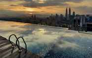 Swimming Pool 5 KL Skyline Hostel & Rooftop Infinity Skypool