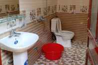 In-room Bathroom Yen Nhu Homestay