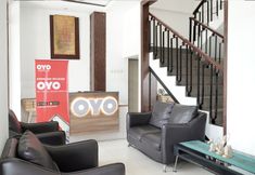 Lobby 7 OYO 690 The 1061 Hom Syariah Near RSI Hidayatullah