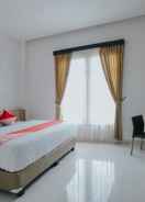 BEDROOM OYO 690 The 1061 Hom Syariah Near RSI Hidayatullah