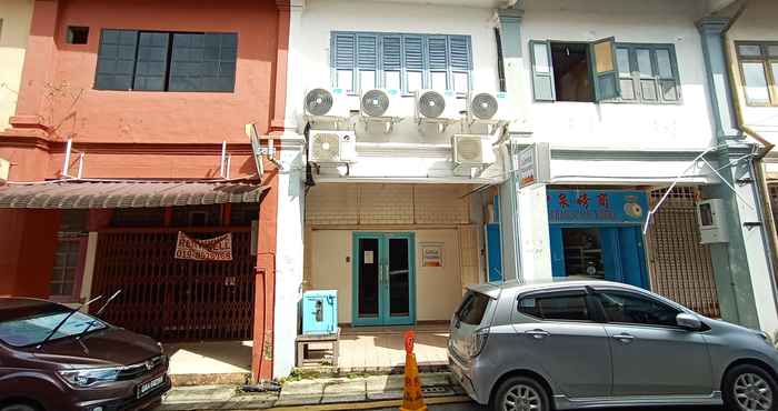 Bên ngoài Little Houses