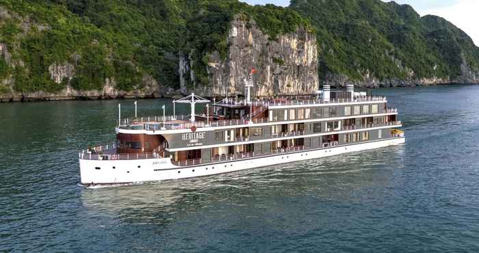 Bên ngoài Heritage Cruises