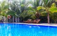 Kolam Renang 4 Oceanward Hotel & Resort 