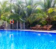 Hồ bơi 4 Oceanward Hotel & Resort 