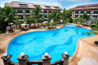 สระว่ายน้ำ Nakhaburi Hotel&Resort Udonthani