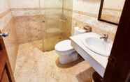 In-room Bathroom 7 SeaSala Hotel Ho Quy Ly