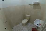 In-room Bathroom i Homestay Pekanbaru