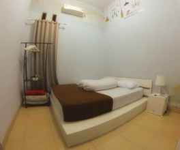 Kamar Tidur 4 Rumah Ayin Homestay Near Airport