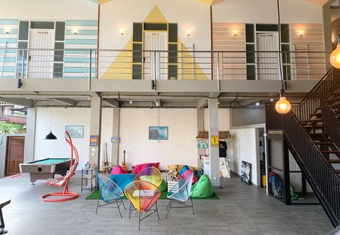 Lobby Beach Hut Hostel