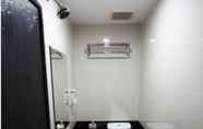 In-room Bathroom 7 Happy Hotel Batam