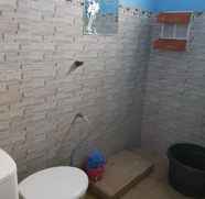 Toilet Kamar 3 Homestay Arip