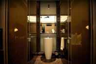 Toilet Kamar 1969 Business Suites 