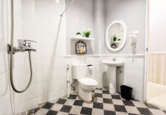 In-room Bathroom 4 Omah Madam Bed and Breakfast