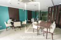 Bar, Cafe and Lounge Padgett Place Apartments Luxury by Apexotel