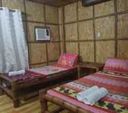 Kamar Tidur 4 Traditional Filipino Cottages
