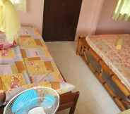 Kamar Tidur 5 Trisha's Lodging House