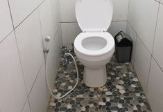 In-room Bathroom 6 AA Bungsu Syariah Balekambang 2