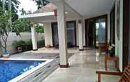 Swimming Pool 4 Villa Siwa