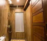 In-room Bathroom 7 Seken Cottages Ubud 