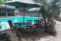 Hồ bơi Apartemen Paragon Village by Kita Property