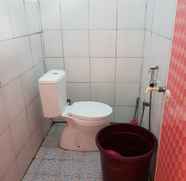 In-room Bathroom 3 Penginapan Pandawa 2 