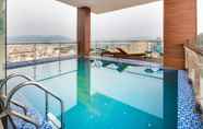 Swimming Pool 5 Crown Hotel Nha Trang	