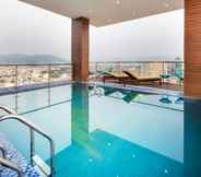 Swimming Pool 5 Crown Hotel Nha Trang	