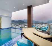 Swimming Pool 4 Crown Hotel Nha Trang	