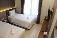 Bedroom RedDoorz Plus near Lippo Mall Kemang 2