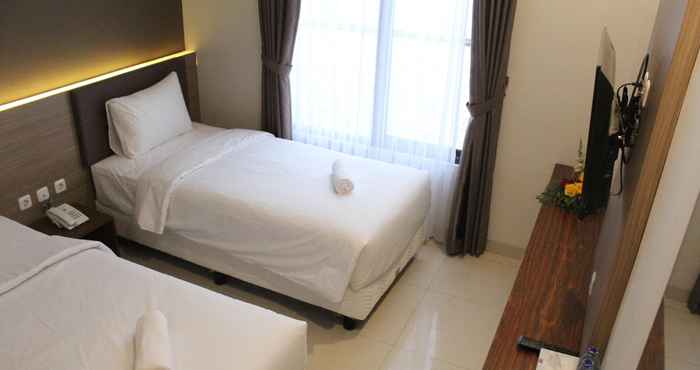 Kamar Tidur RedDoorz Plus near Lippo Mall Kemang 2