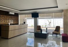 Lobi 2 RedDoorz Plus near Lippo Mall Kemang 2