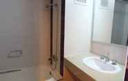 Toilet Kamar 6 Phet Hotel