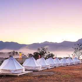 FOX IN THE MOON 1, Hotel Sathan