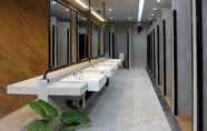 Toilet Kamar 7 TAN Hostel x Cafe