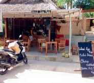 Bar, Cafe and Lounge 6 Island Life Hostel