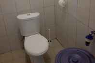 Toilet Kamar Homestay Syariah Puri Mancagar