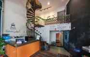 Lobi 6 SPOT ON 89698 Budget Inn Hotel