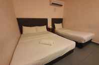 Bedroom SPOT ON 89698 Budget Inn Hotel