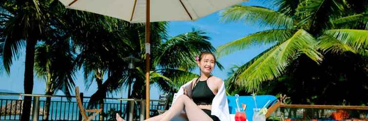 สระว่ายน้ำ BOUNCE BEACH Tien Sa Hotel Resort & Spa