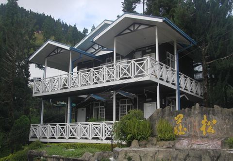 Exterior Kinabalu Pine Resort 