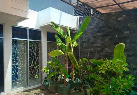 Exterior Cozy Room at Pandawa Inn Sukoharjo