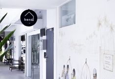 外観 2 Bond Boutique Capsule Hotel